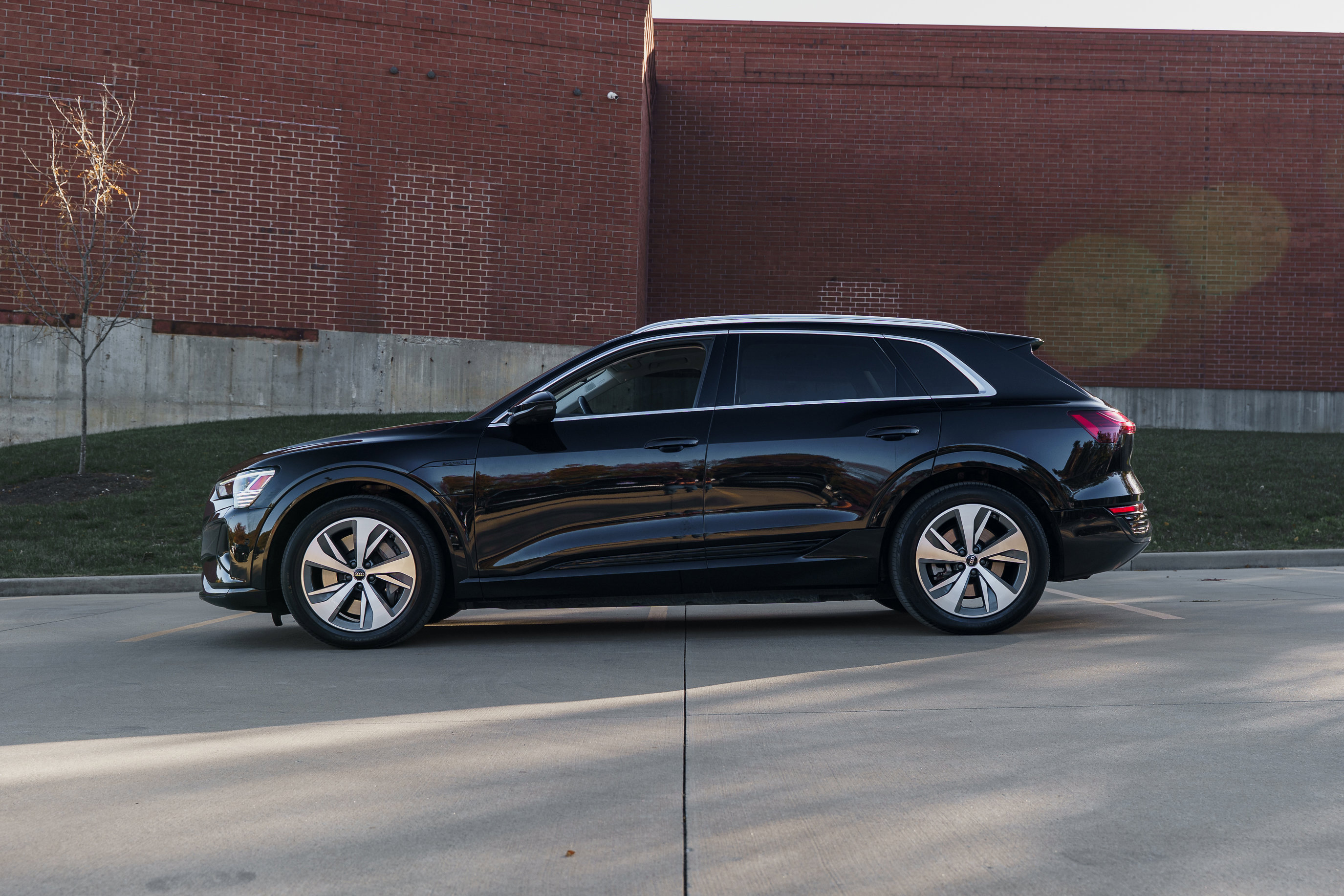 2024 Audi Q8 E-tron Premium Plus photo 3