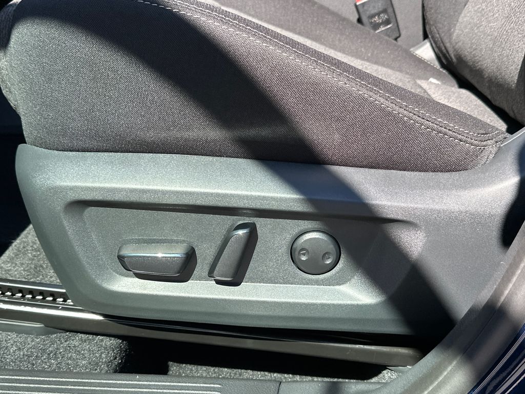 2026 Nissan Rogue SV photo 9