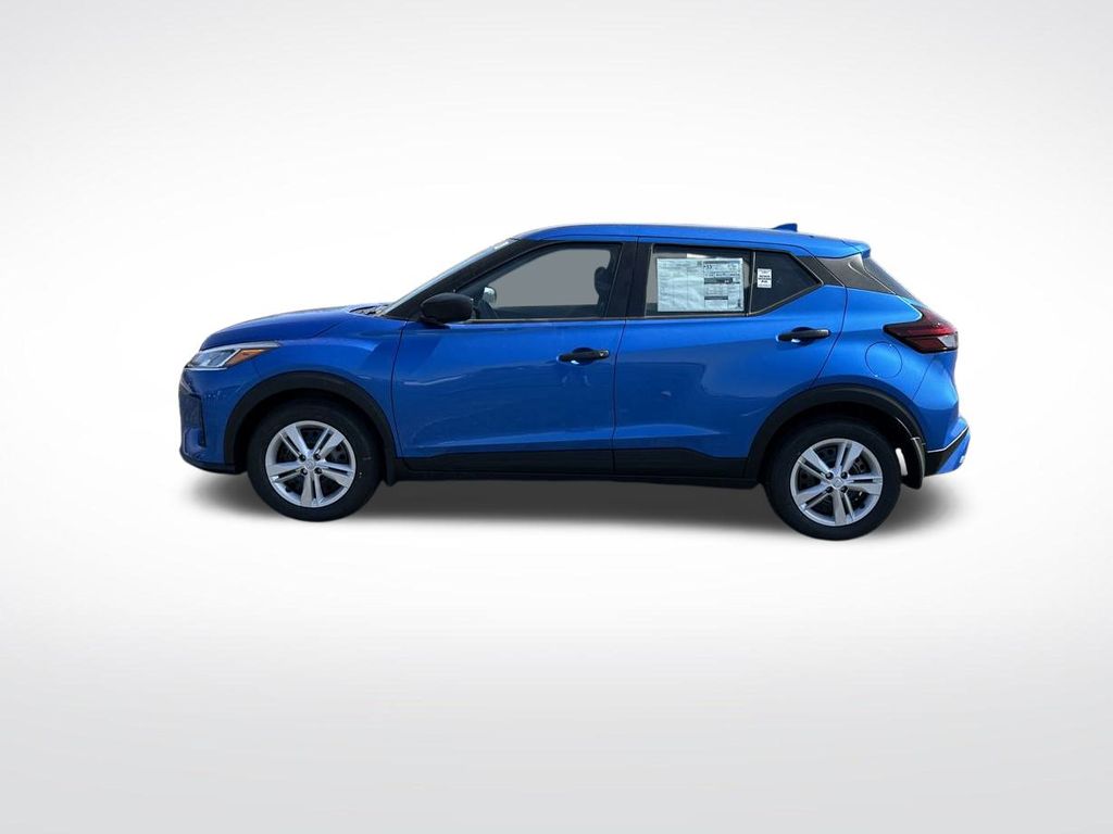 2025 Nissan Kicks Play S photo 2