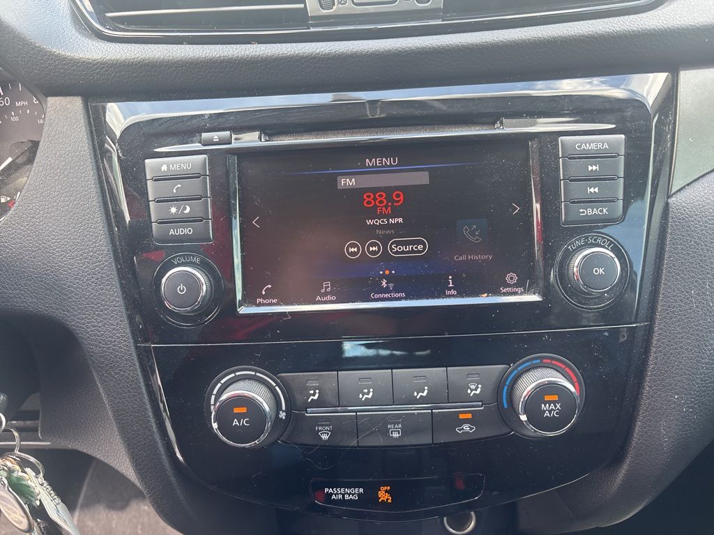 2019 Nissan Rogue Sport S photo 2