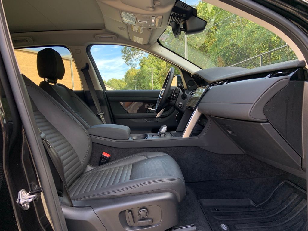 2025 Land Rover Discovery Sport S photo 18