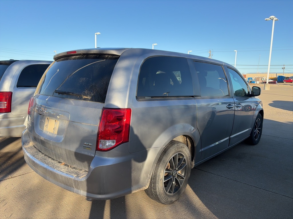 2019 Dodge Grand Caravan GT photo 2