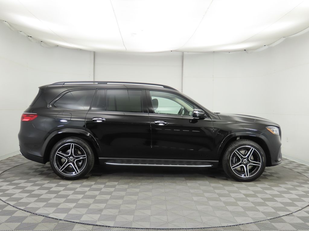 2025 Mercedes Benz GLS 450 4MATIC photo 3