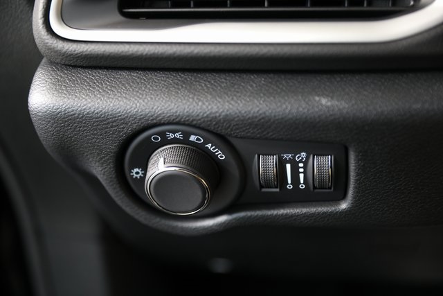 2026 Chrysler Voyager LX photo 11