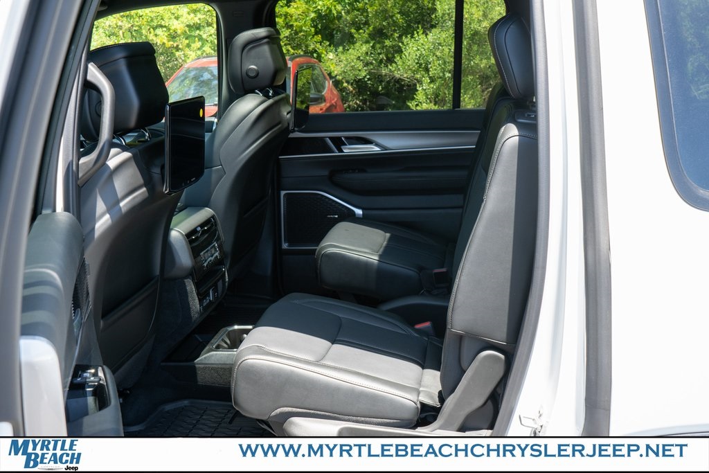 2025 Jeep Wagoneer Series II Carbide photo 13