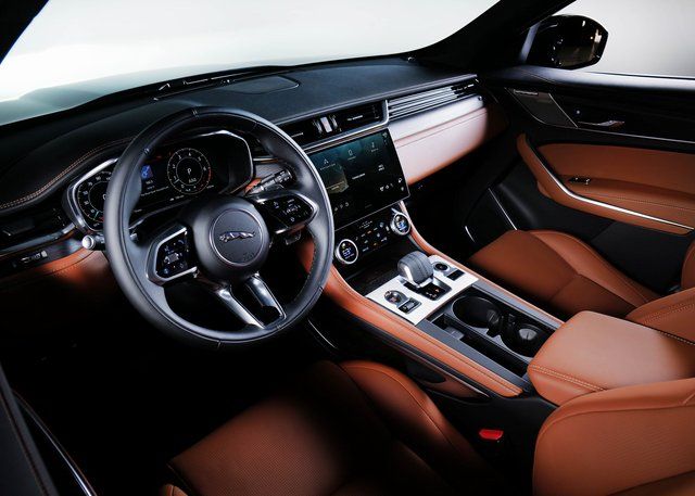 2025 Jaguar F-PACE R-Dynamic S photo 15