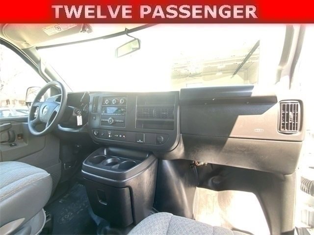 2022 Chevrolet Express Passenger 3500 photo 26
