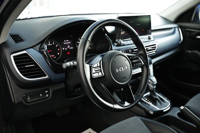 2023 Kia Seltos S photo 14