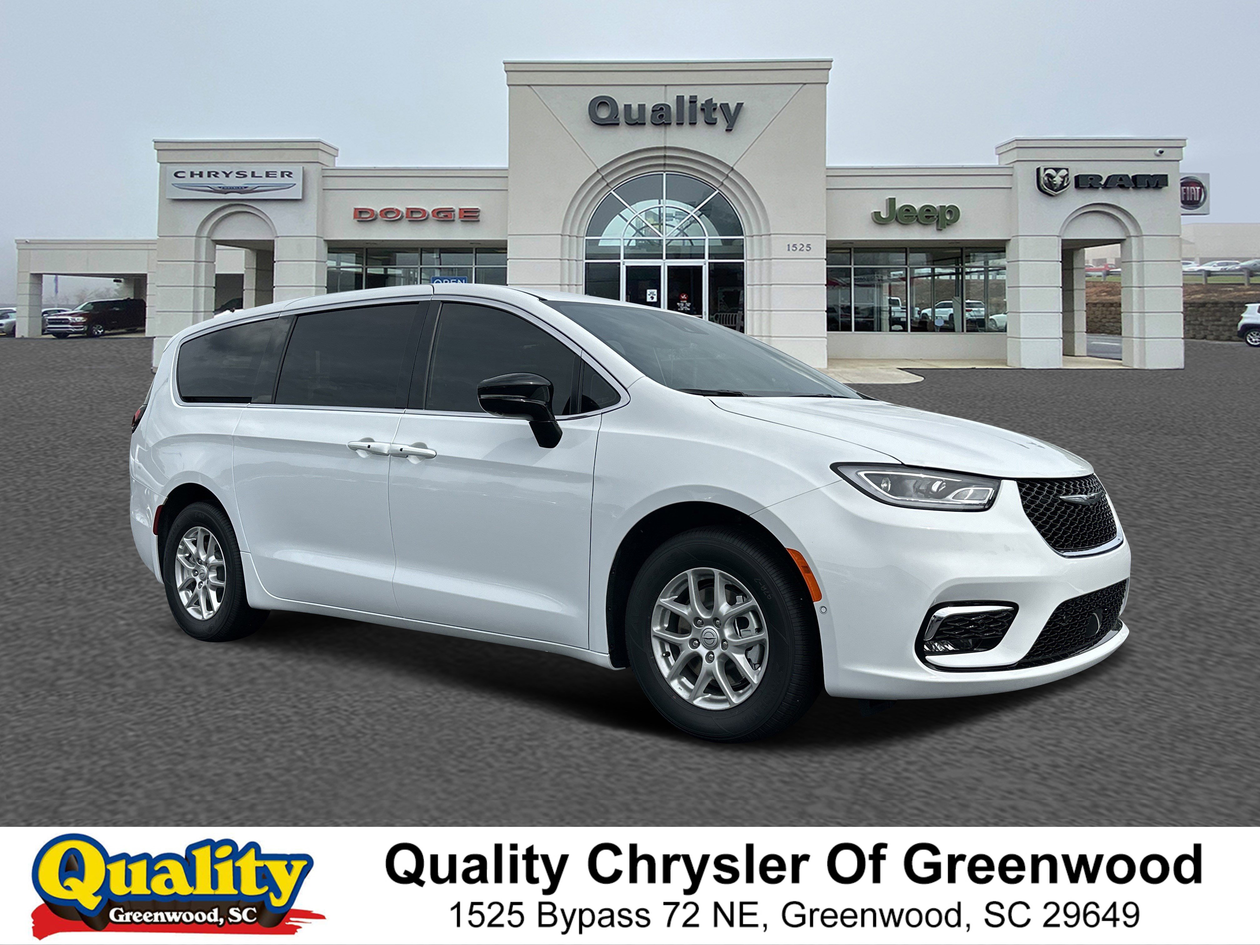 2026 Chrysler Pacifica Select's photo