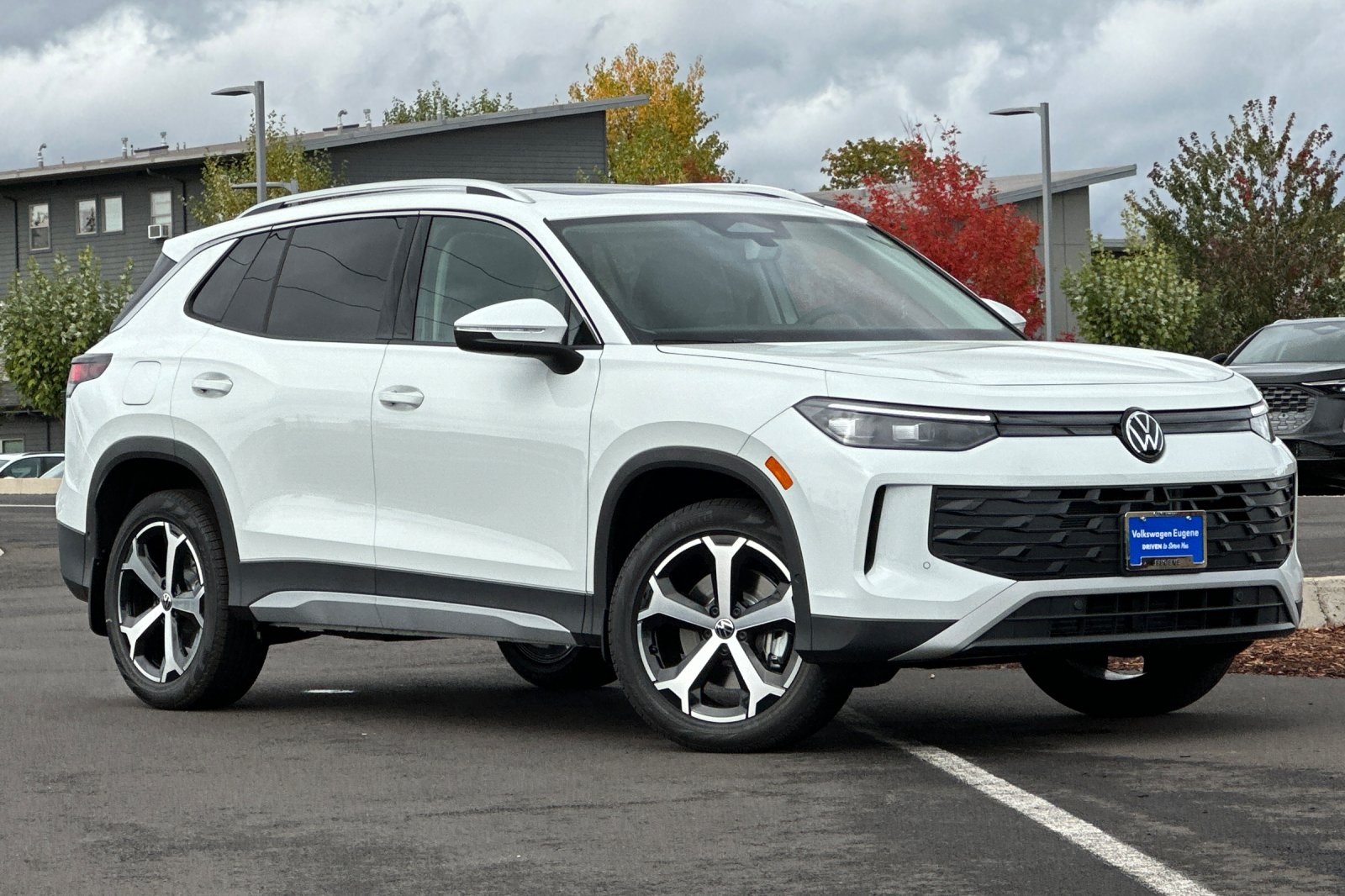 2025 Volkswagen Tiguan SE's photo