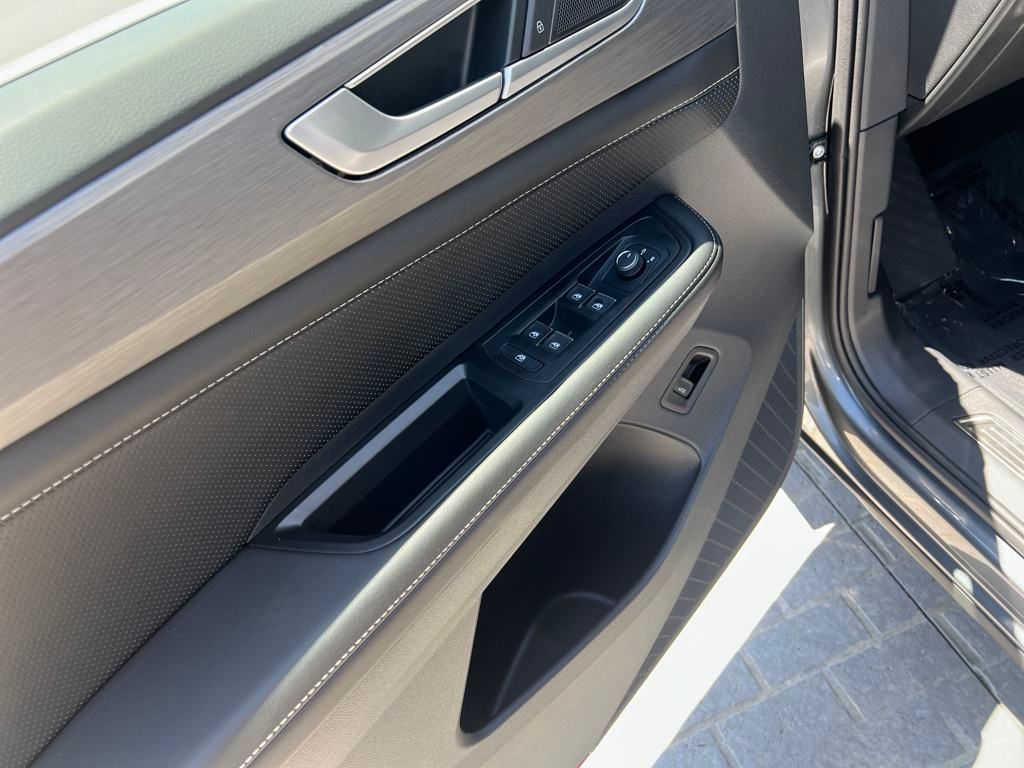 2025 Volkswagen Atlas Cross Sport SE Technology photo 11
