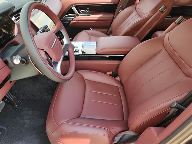 2025 Land Rover Range Rover SE photo 9