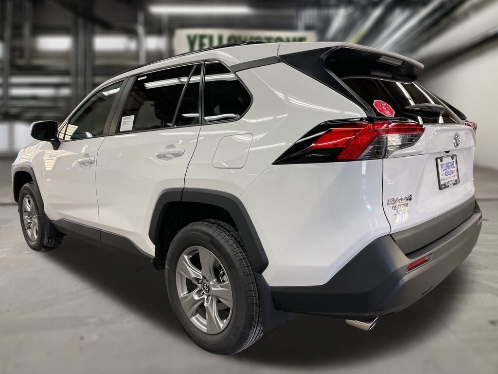 2025 Toyota RAV4 XLE photo 2
