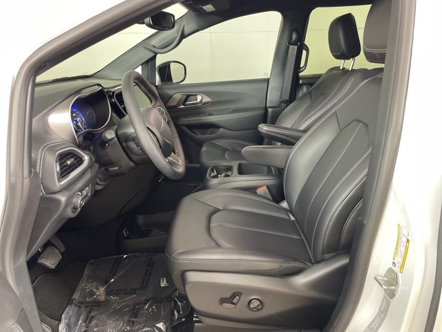 2025 Chrysler Pacifica photo 15