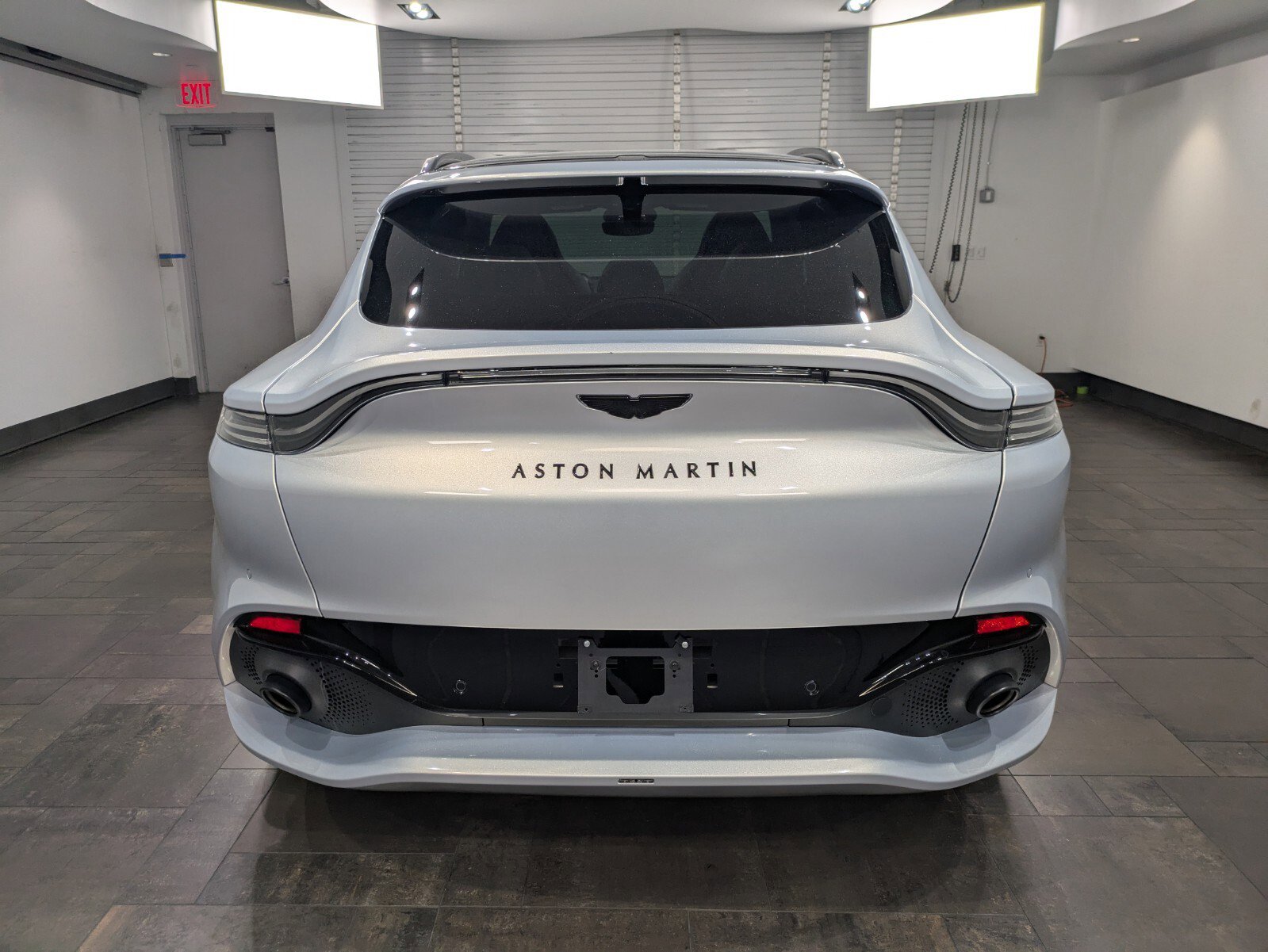 2024 Aston Martin DBX photo 26
