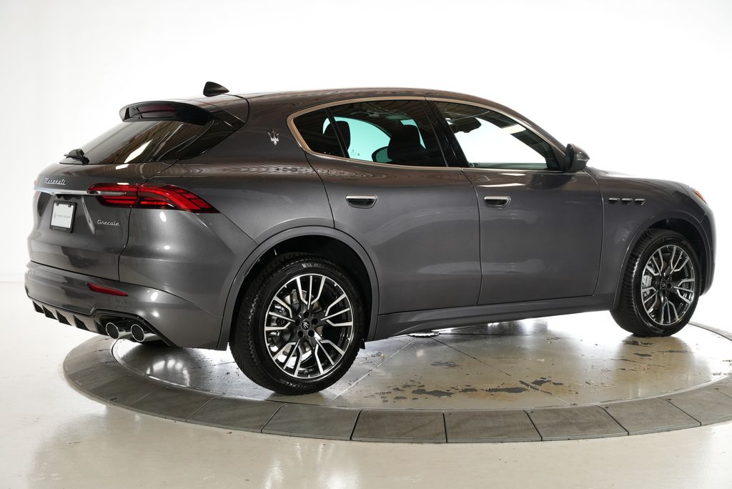 2025 Maserati Grecale photo 3