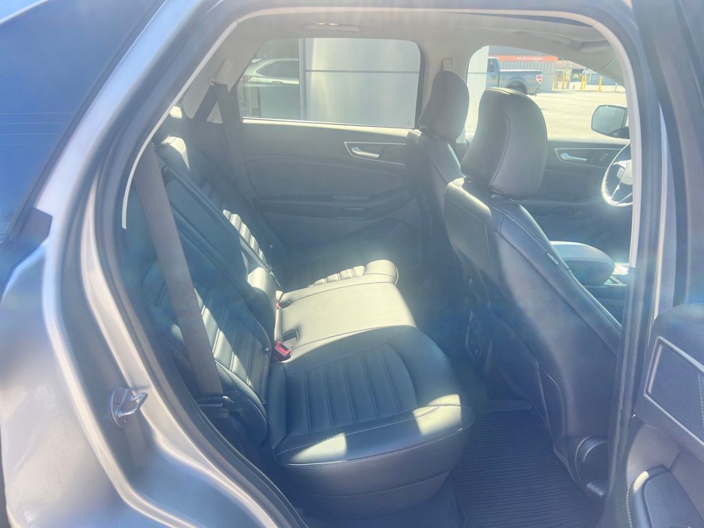 2022 Ford Edge SEL photo 25