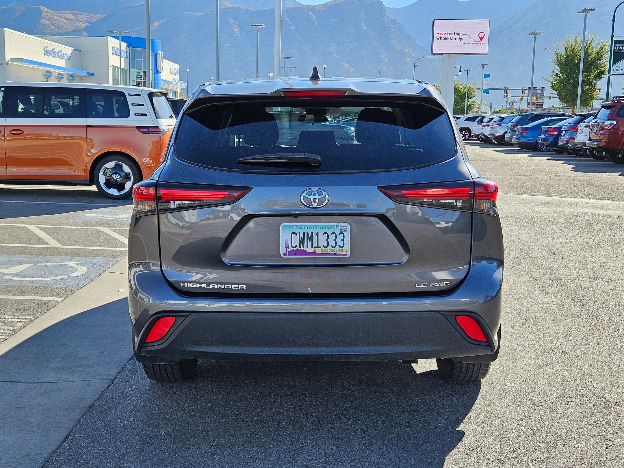 2024 Toyota Highlander LE photo 4