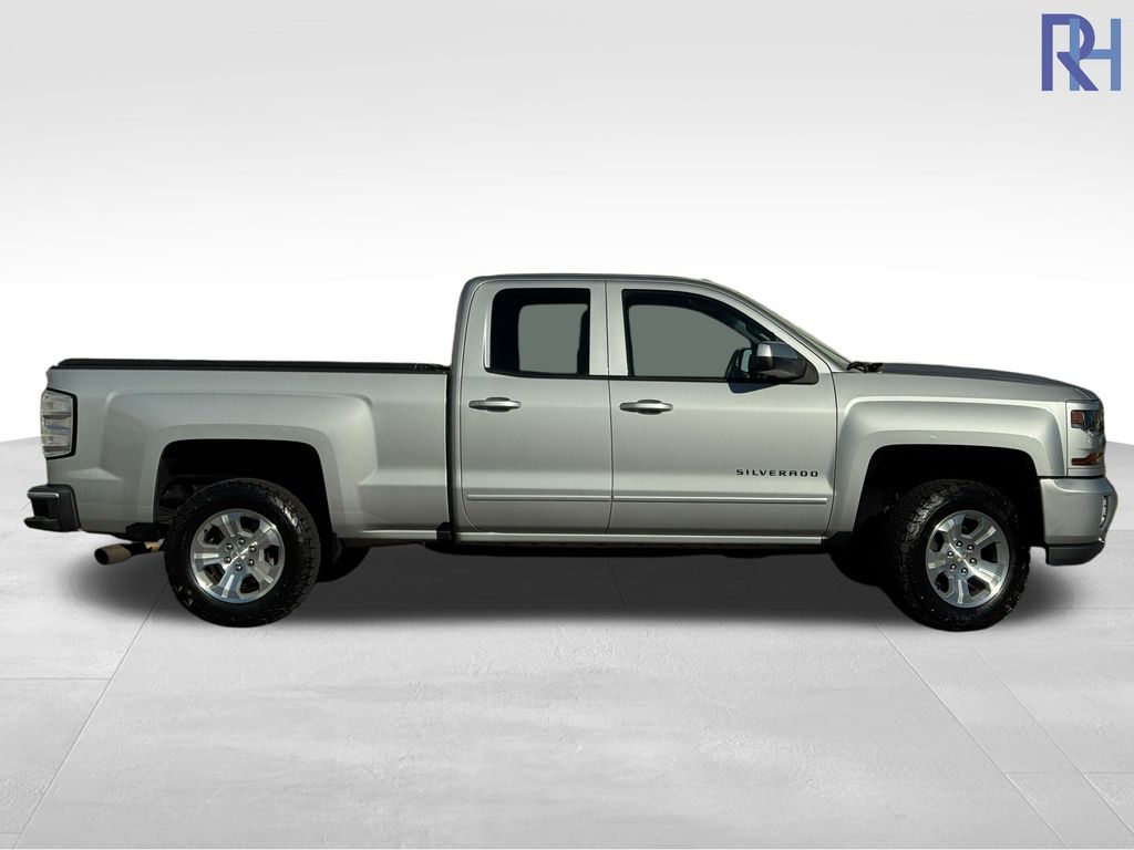 Used 2017 Chevrolet Silverado 1500 LT with VIN 1GCVKREC4HZ130071 for sale in Coon Rapids, Minnesota