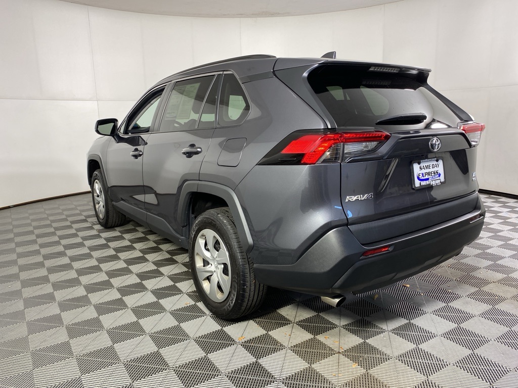 2021 Toyota RAV4 LE photo 8
