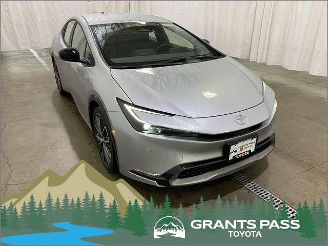 2026 Toyota Prius XLE's photo