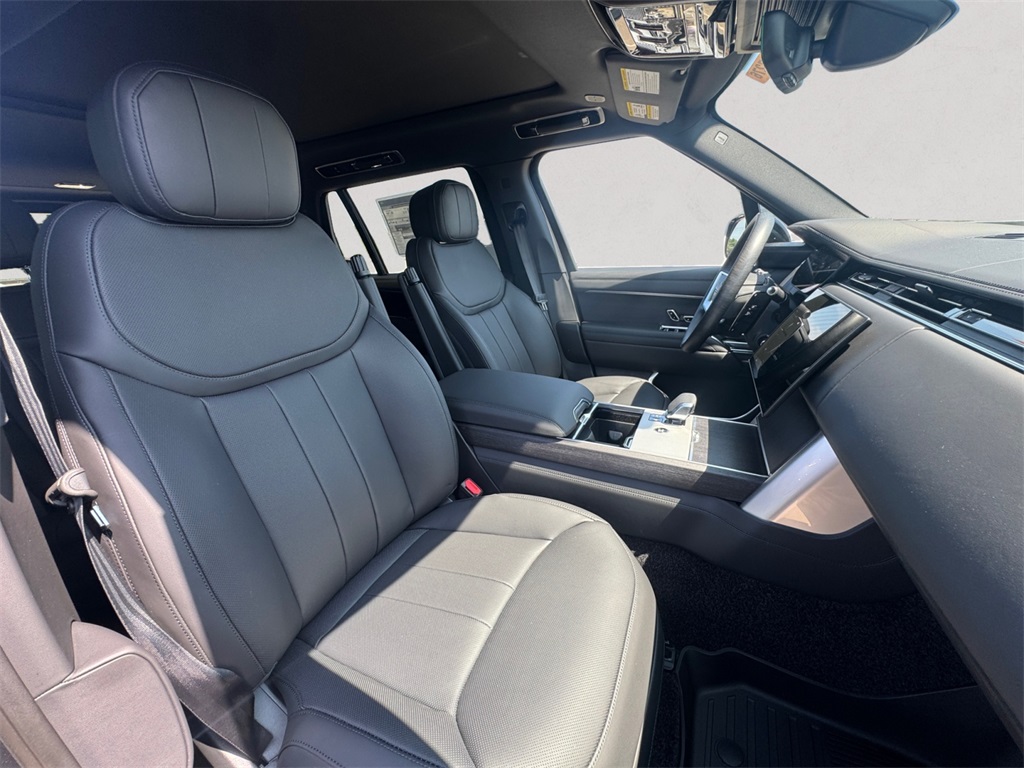 2025 Land Rover Range Rover SE photo 14