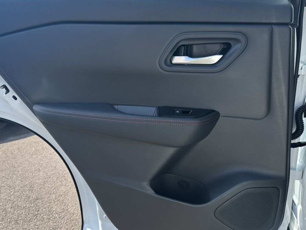 2026 Nissan Rogue SV photo 20