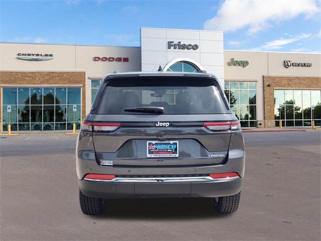 2025 Jeep Grand Cherokee Laredo Altitude photo 3