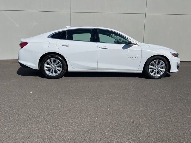 2022 Chevrolet Malibu 1LT photo 2