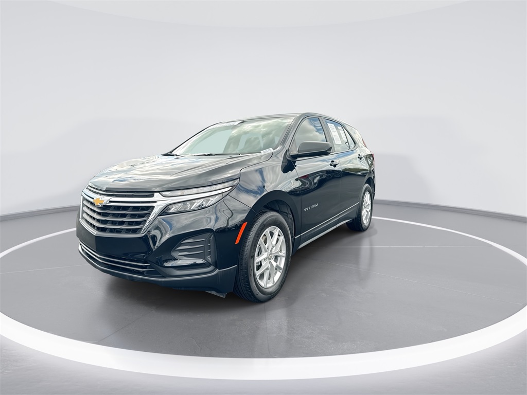2024 Chevrolet Equinox LS photo 3