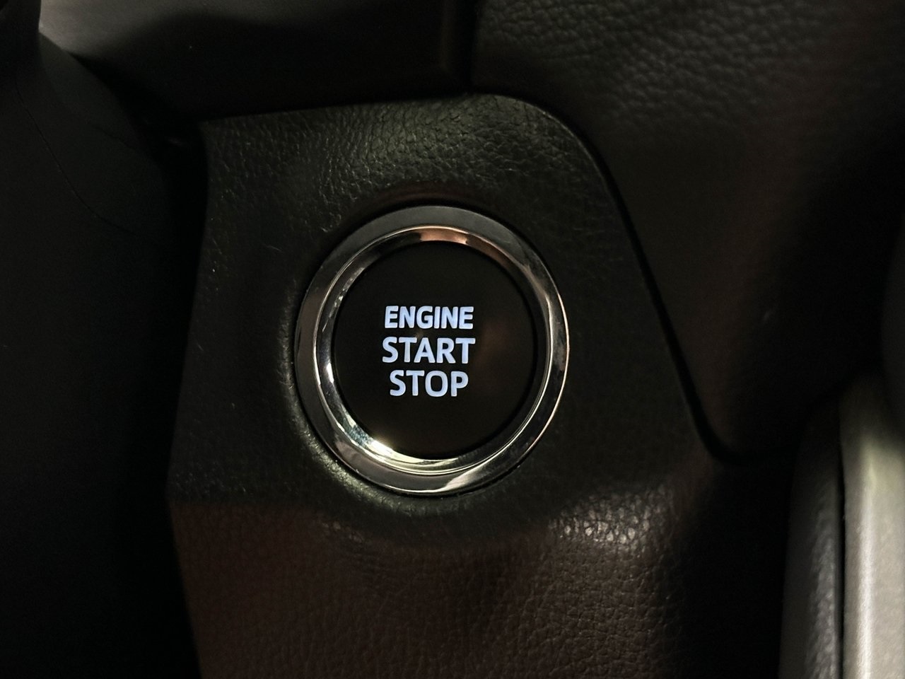 2023 Toyota RAV4 XLE photo 23