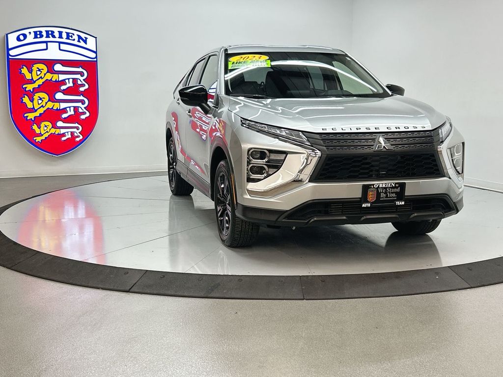 2023 Mitsubishi Eclipse Cross LE's photo