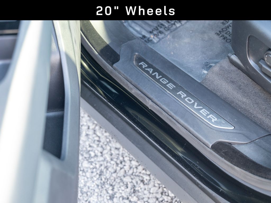 2025 Land Rover Range Rover Velar SE photo 13