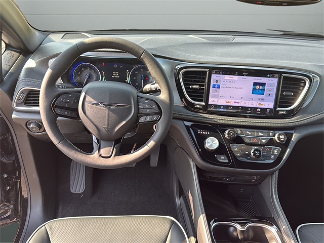 2026 Chrysler Pacifica Limited photo 12