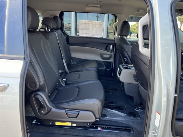 2026 Kia Carnival EX photo 18