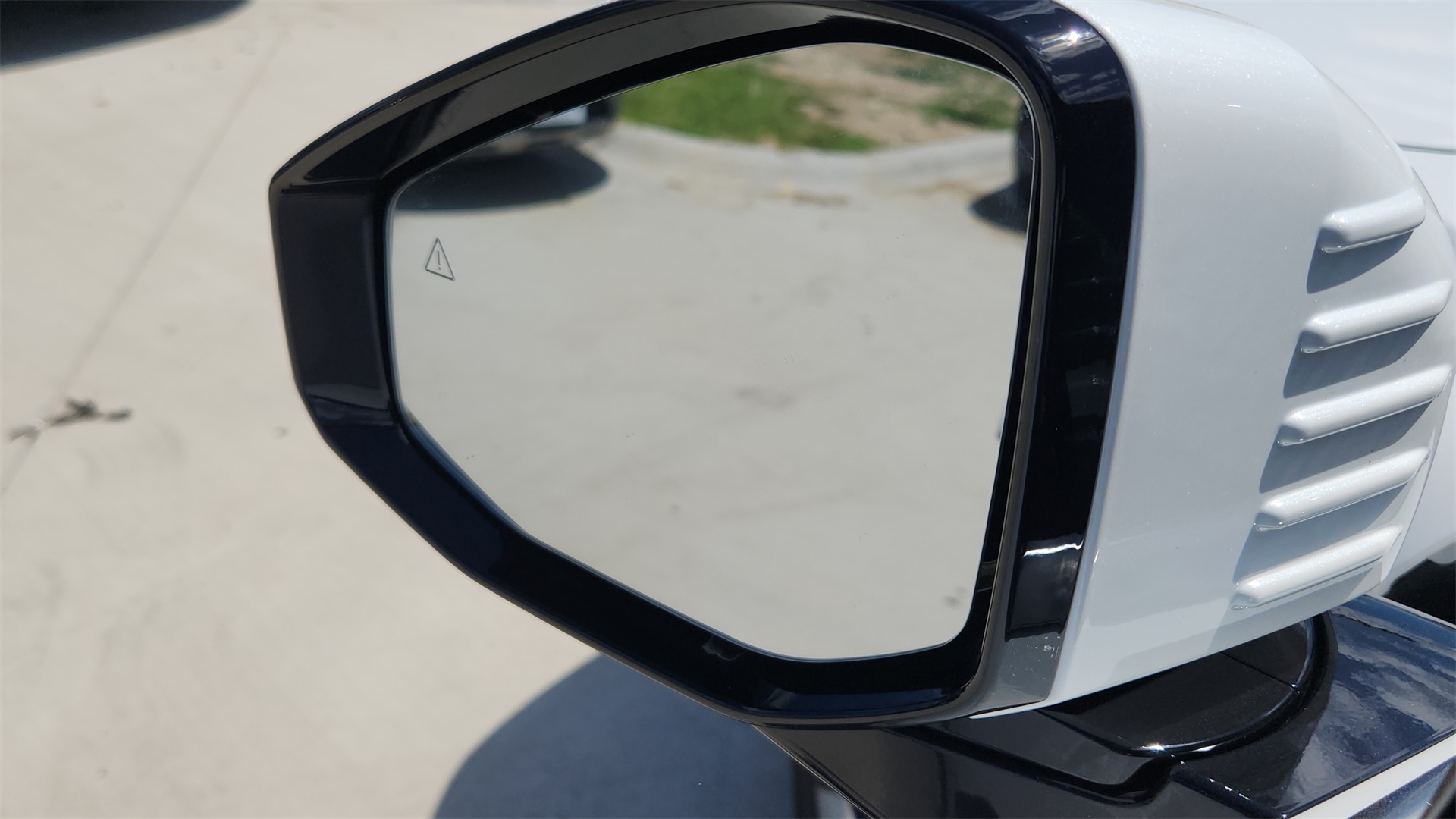 2026 Hyundai Ioniq SEL photo 10