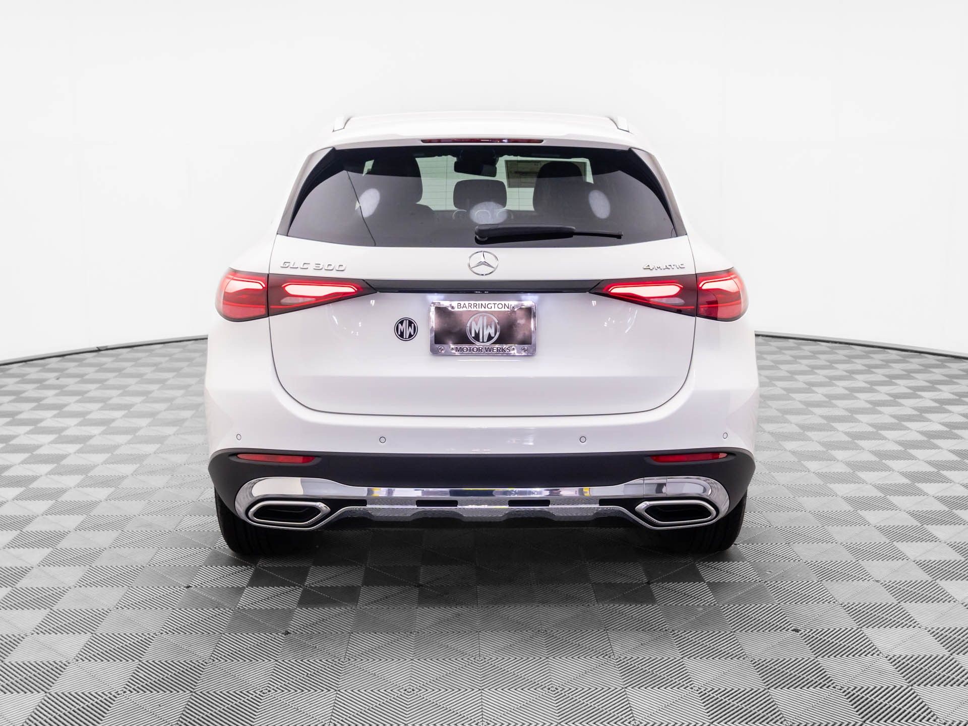 2025 Mercedes Benz GLC 300 4MATIC photo 3