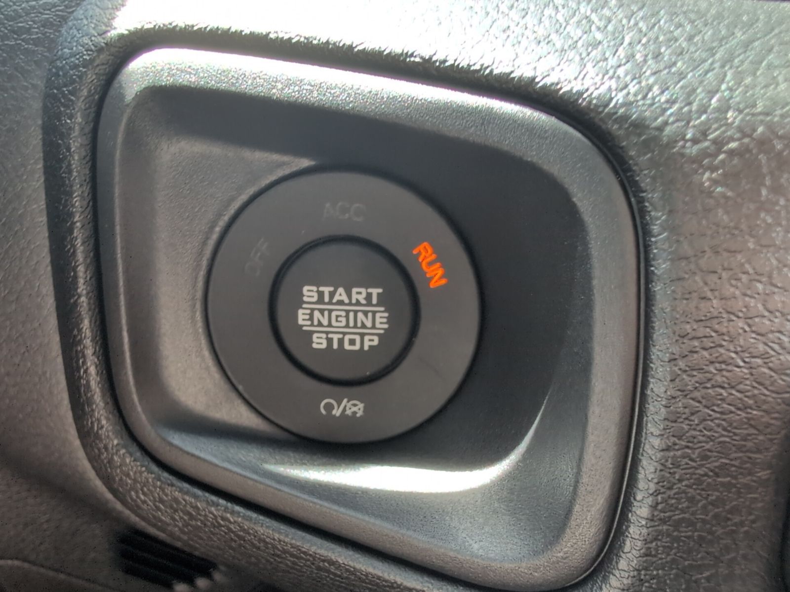 2025 Jeep Gladiator Sport S photo 3