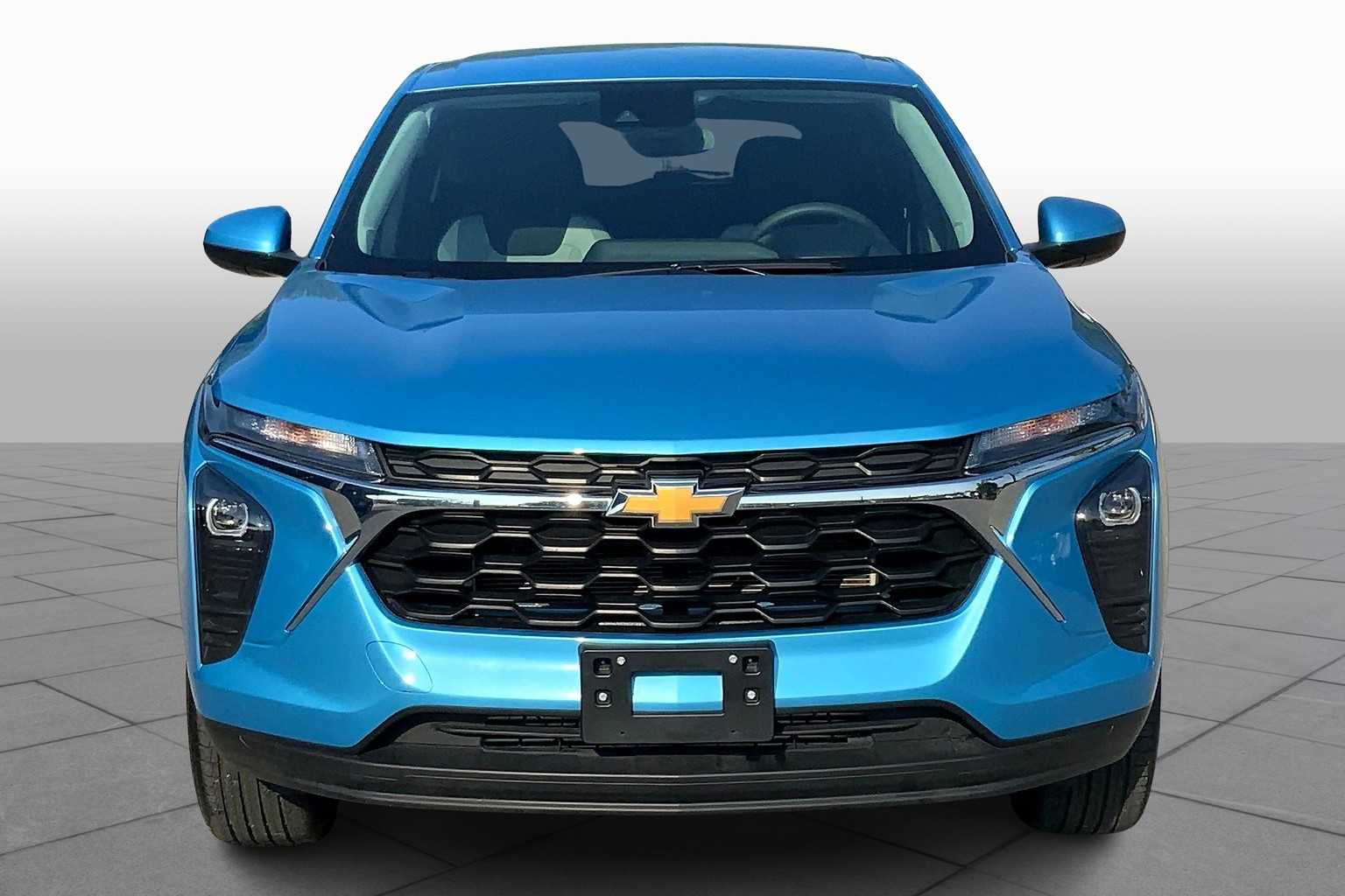 2025 Chevrolet Trax LS photo 3