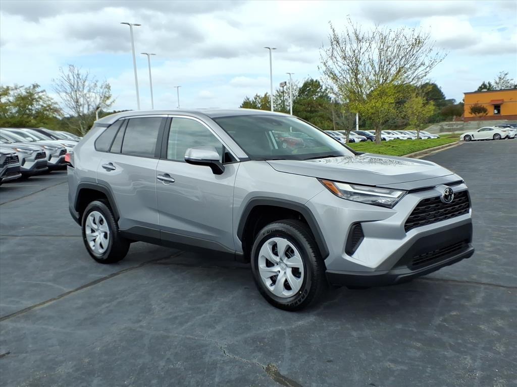 2025 Toyota RAV4 LE photo 5