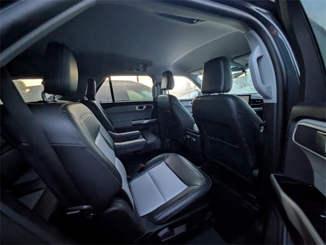 2023 Ford Explorer XLT photo 9