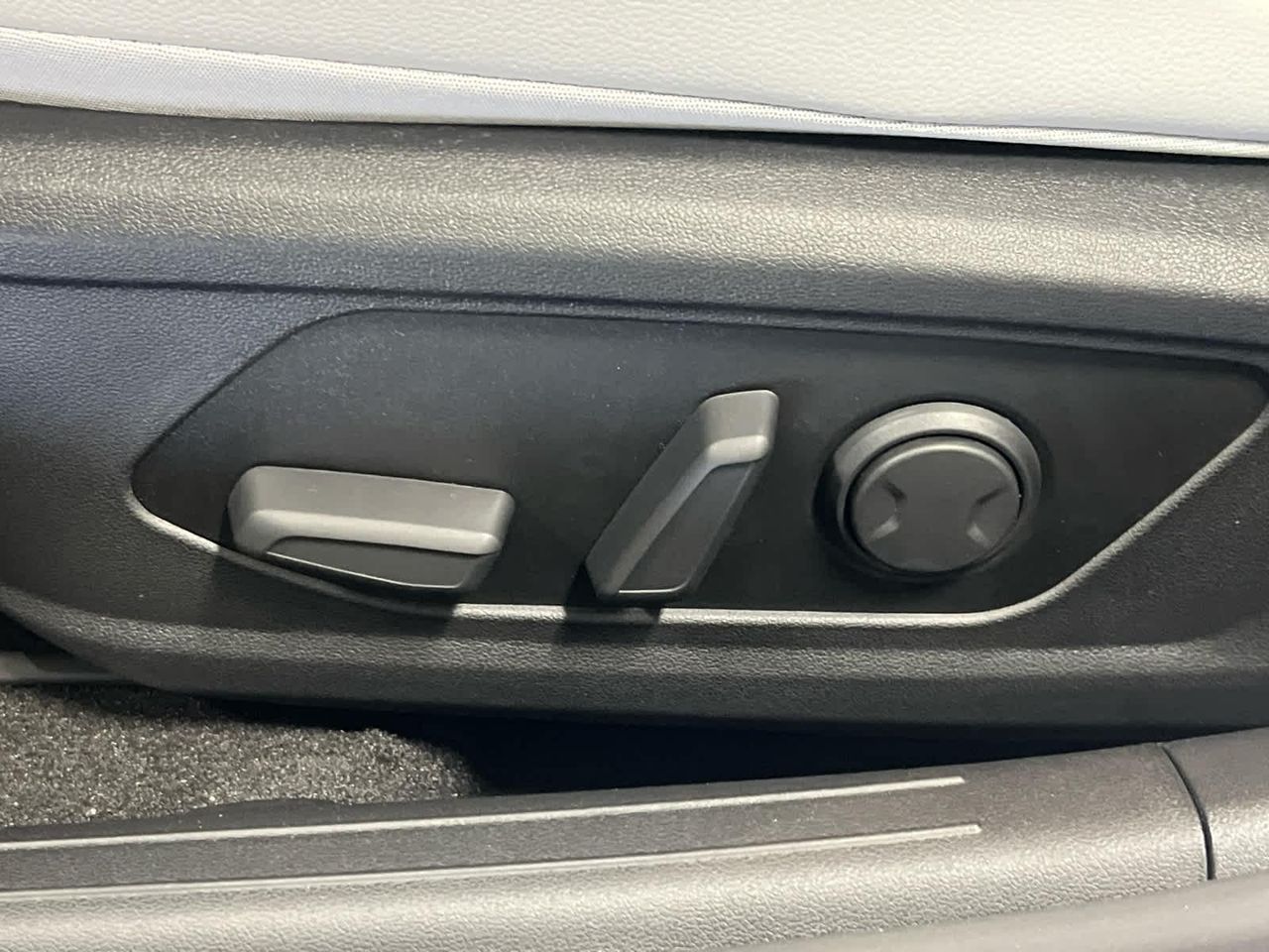 2025 Hyundai Elantra Hybrid Limited photo 39