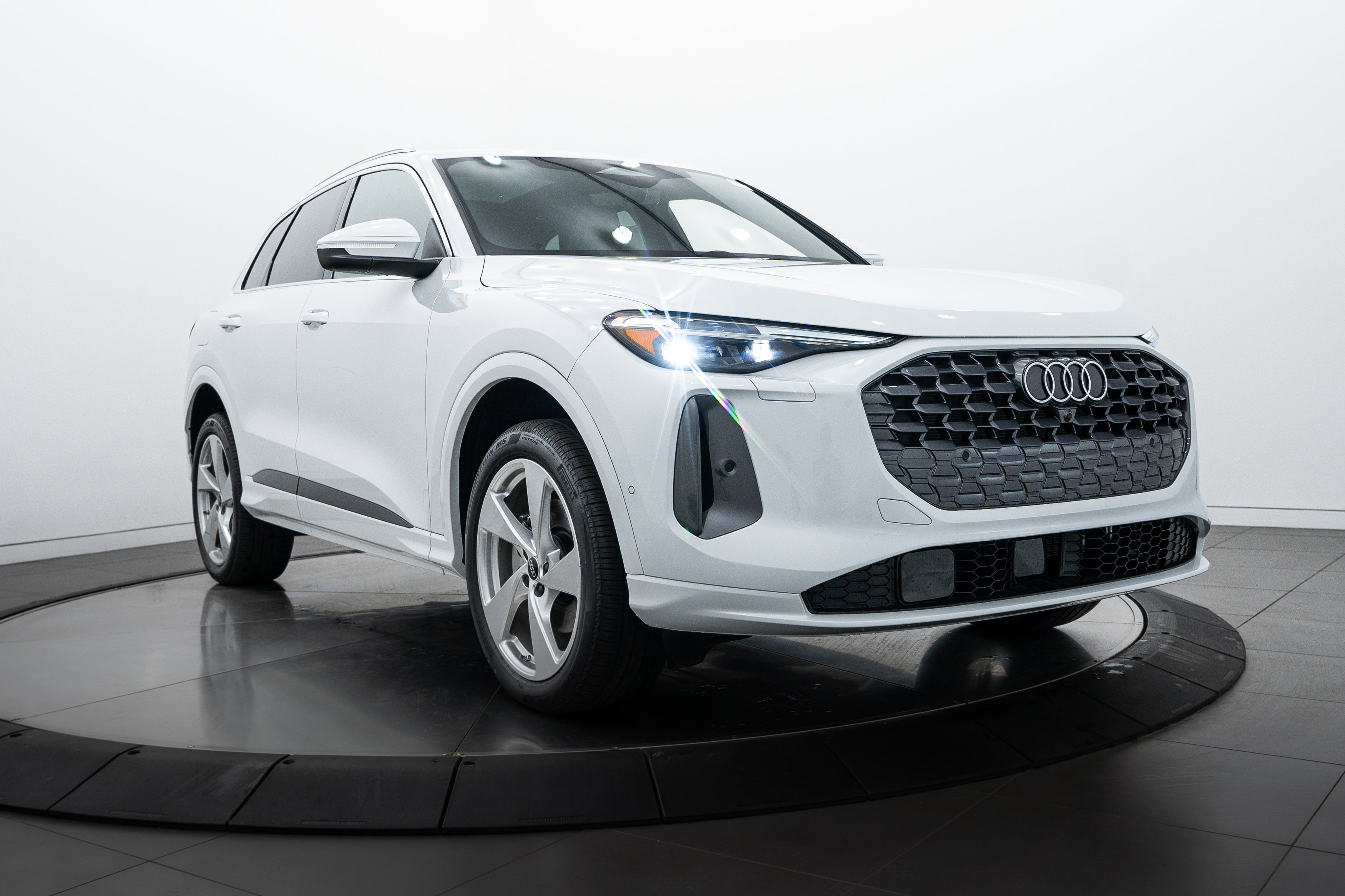 2025 Audi Q5 Premium Plus photo 2