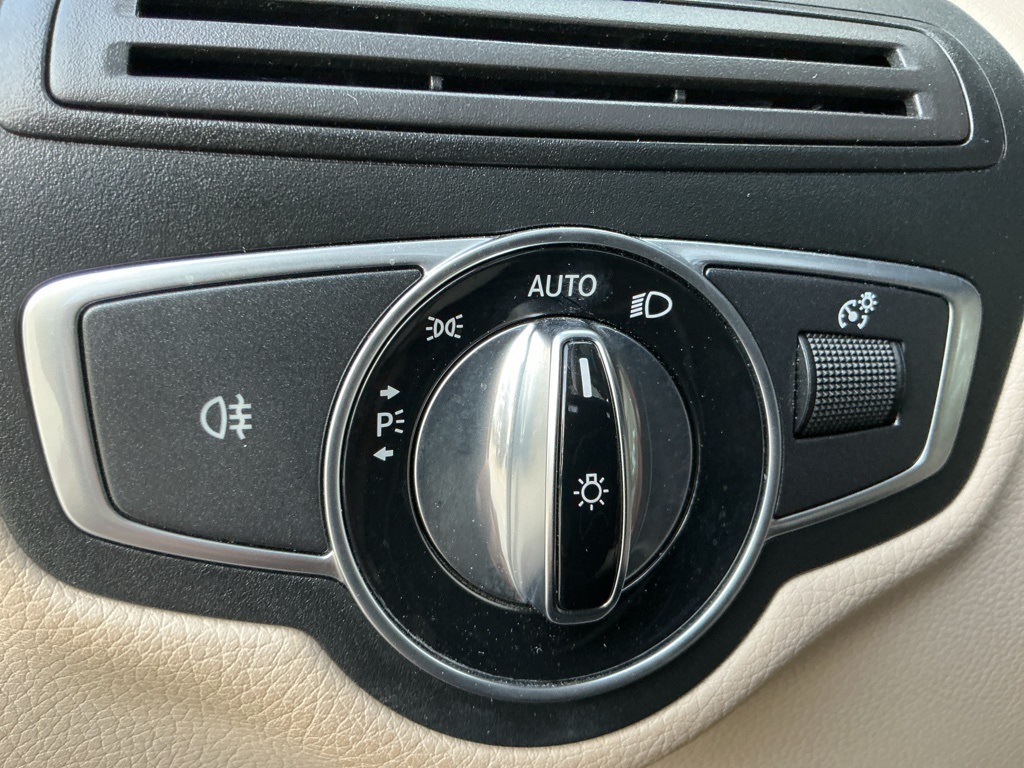 2016 Mercedes Benz GLC 300 4MATIC photo 17