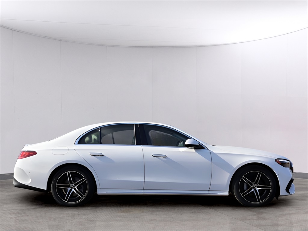 2025 Mercedes Benz E 350 4MATIC photo 4
