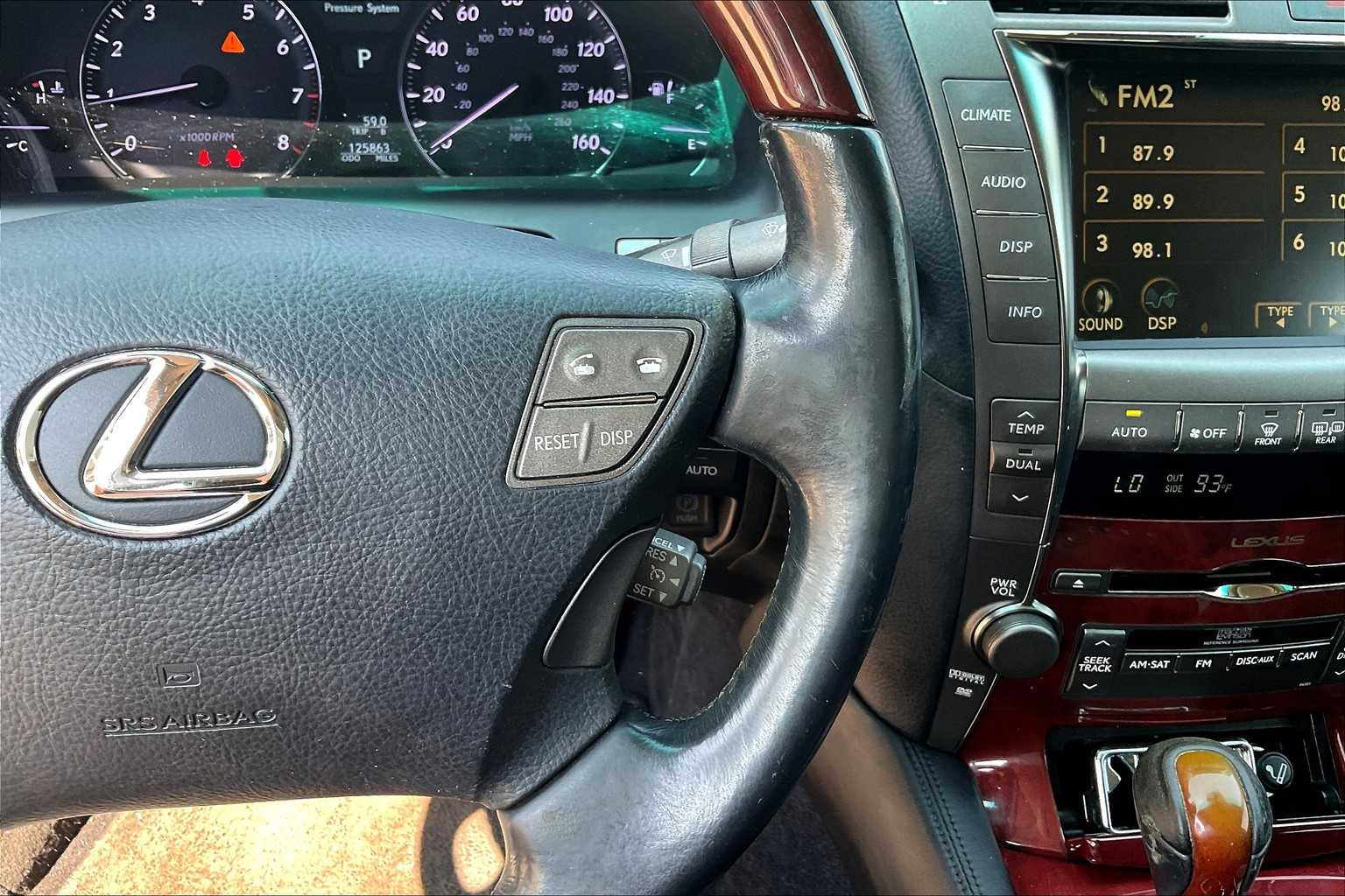 2009 Lexus LS 460 photo 23