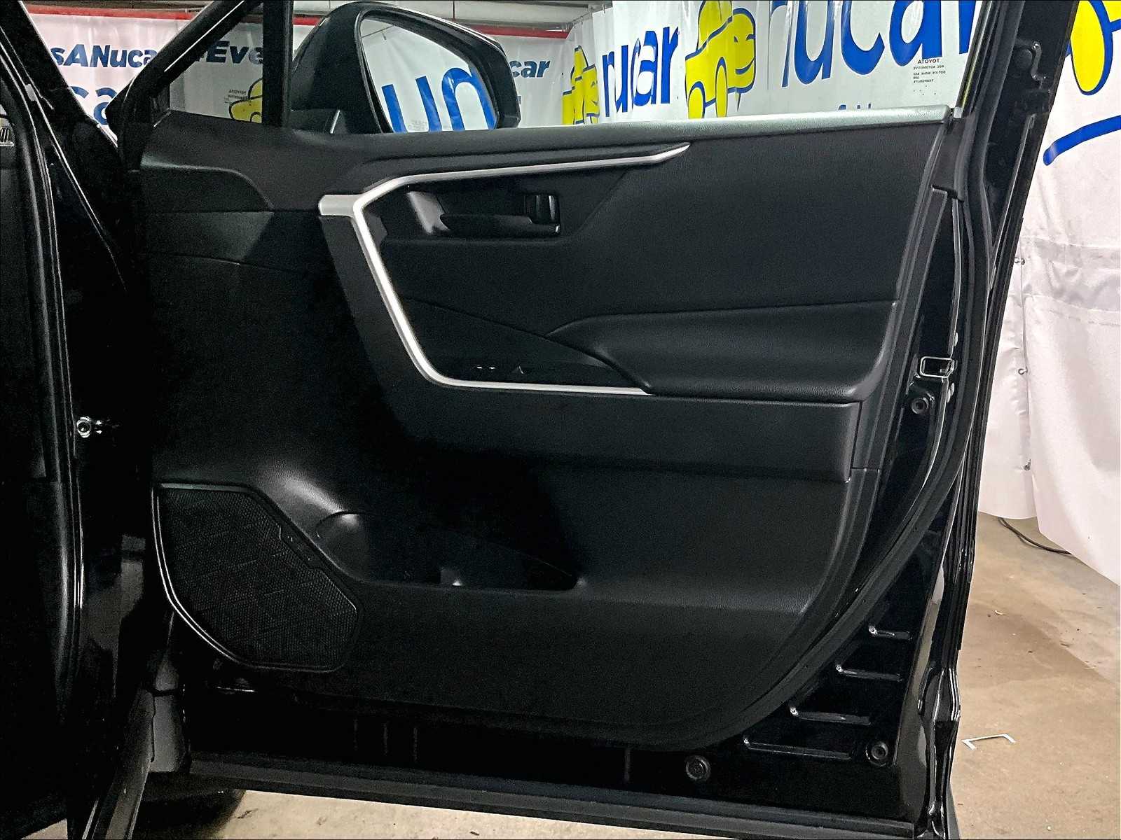 2023 Toyota RAV4 LE photo 12
