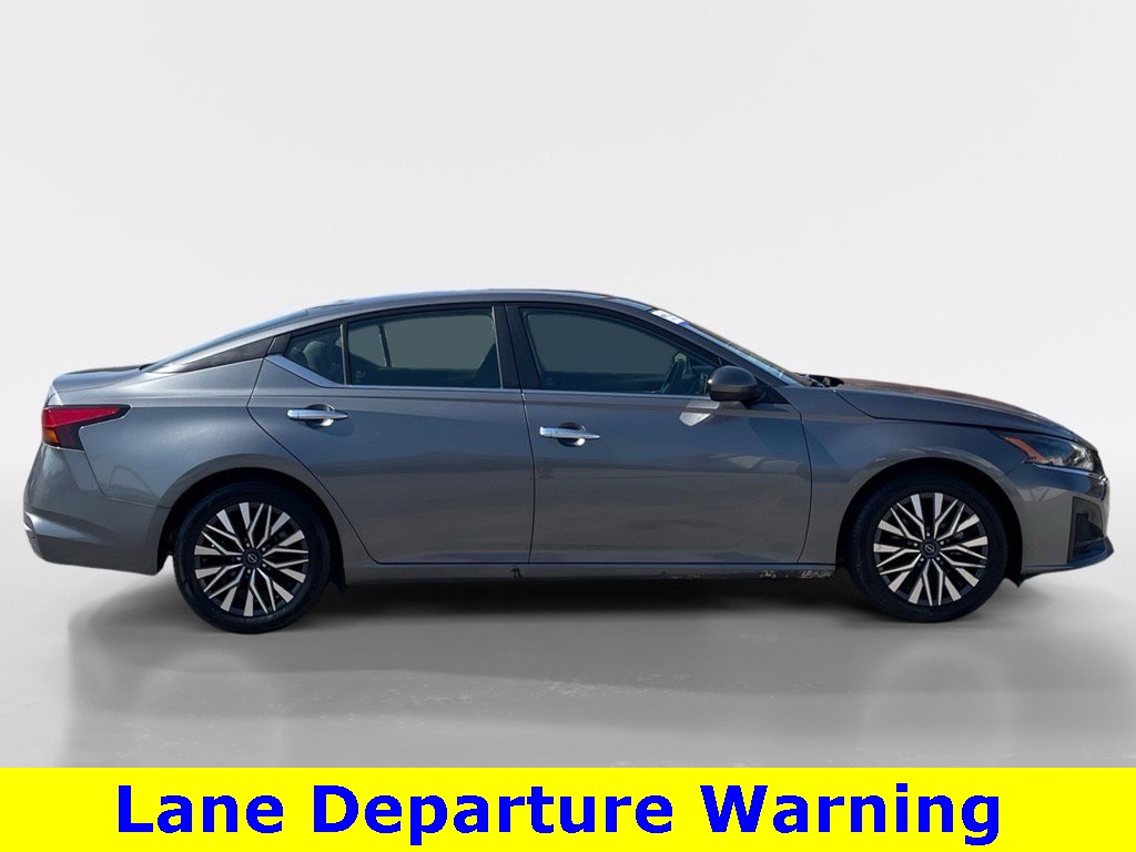 2023 Nissan Altima 2.5 SV photo 7