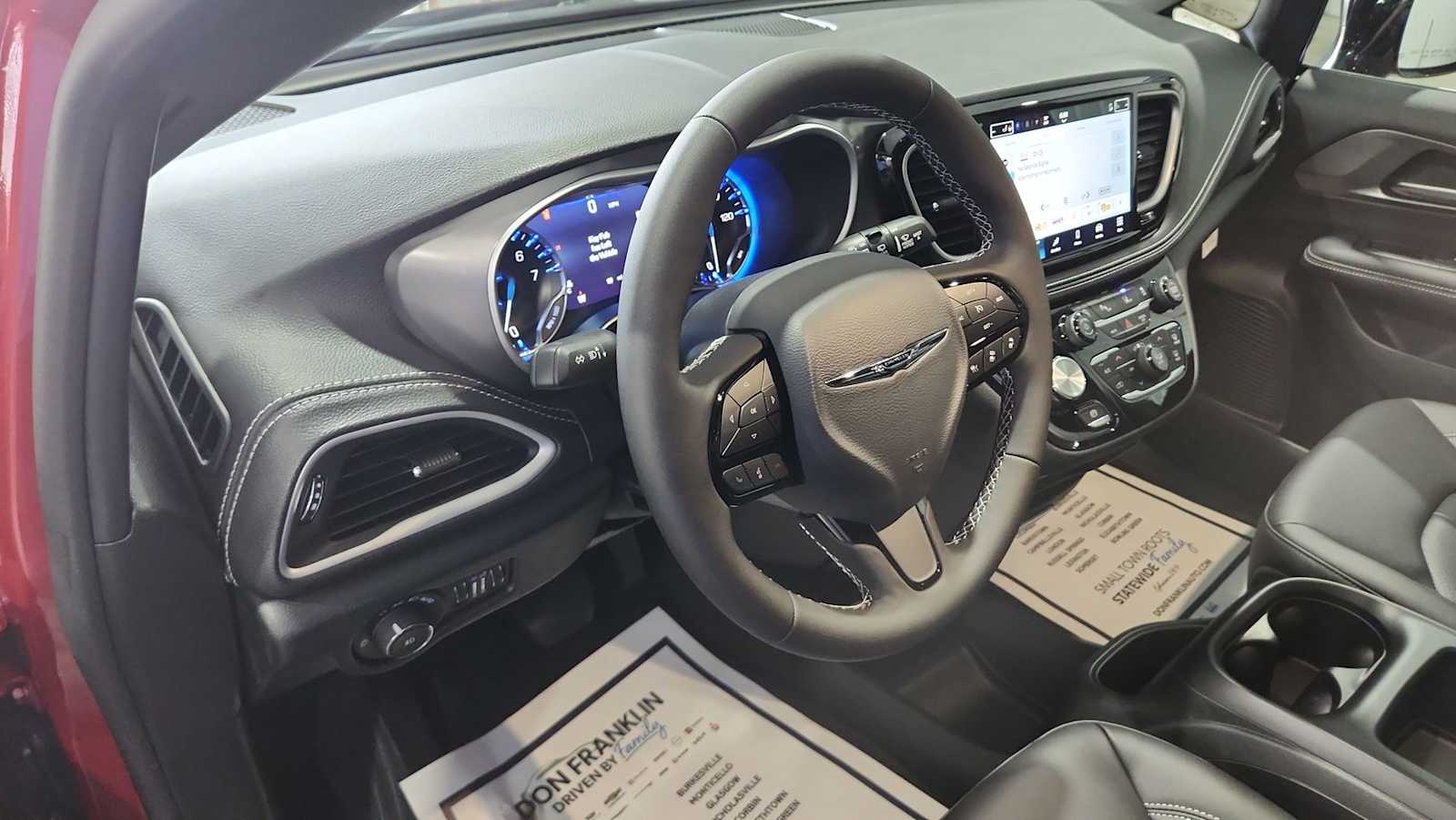 2026 Chrysler Pacifica photo 18