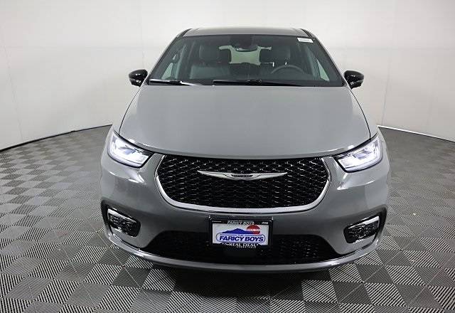 2025 Chrysler Pacifica photo 3